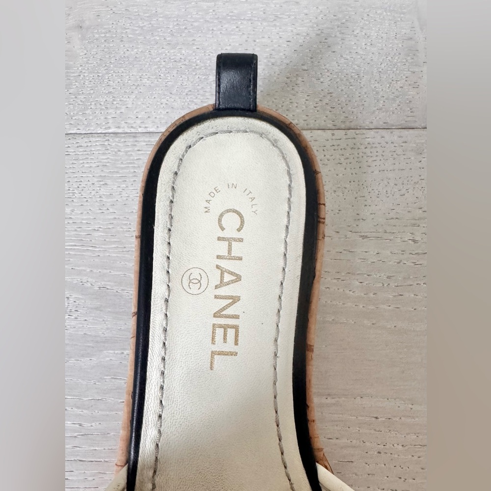 CHANEL White and Black Logo Cork Slide Sandals. size 37 - Picture 5 of 6